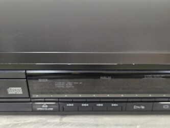 CD-32 Compact Disc Player 21245-00446 2