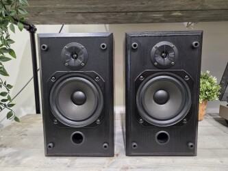 V201 Bookshelf Speakers 24606/24605 1
