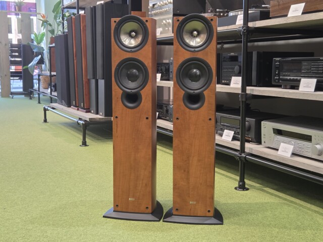iQ50 Zuilspeakers SP3643