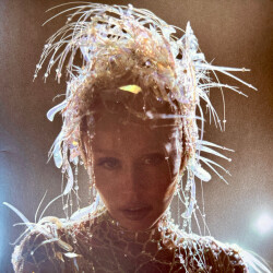 Miley Cyrus – Something Beautiful 7F2465 1