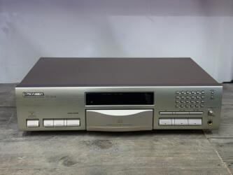 PD-S604 Compact Disc Player PI7500348UK 1