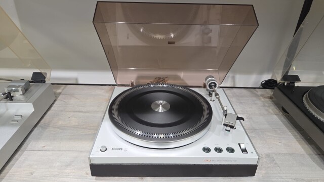 212 Platenspeler GA212