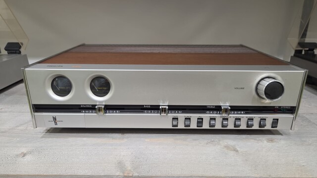 22RH520 Versterker 4304