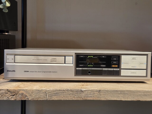 CD204 Compact Disc Player 0006113