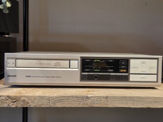 CD204 Compact Disc Player 0006113 1