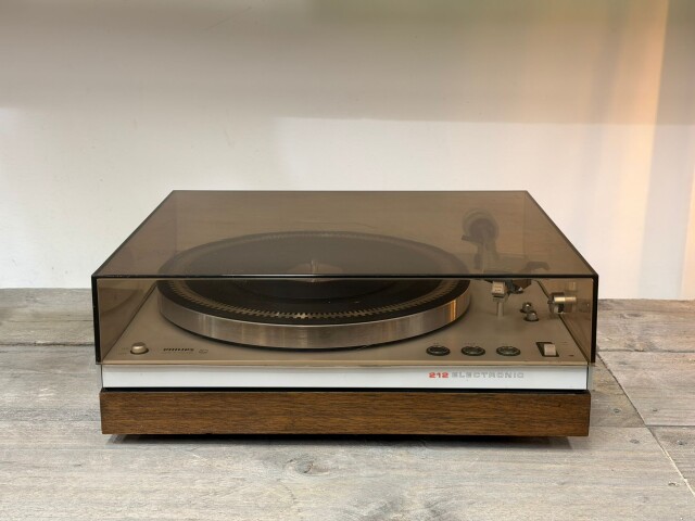 GA-212 Platenspeler 212-8526