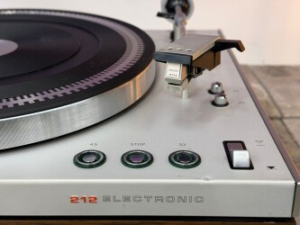 GA-212 Platenspeler 212-8526 3