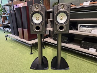 Reference Studio 20 V.4 Speakerset inclusief stands 64242/64243 1