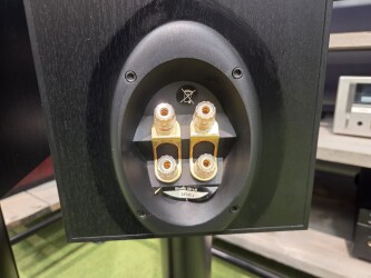 Reference Studio 20 V.4 Speakerset inclusief stands 64242/64243 5