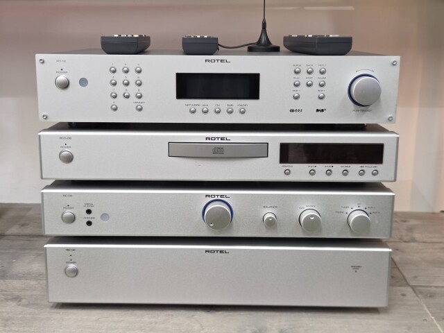 RT-12 Tuner / RCD-06 CD Speler / RC-06 Voorversterker / RB-06 Eindversterker 894-2271059