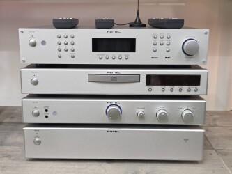 RT-12 Tuner / RCD-06 CD Speler / RC-06 Voorversterker / RB-06 Eindversterker 894-2271059 1