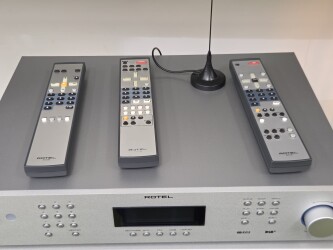 RT-12 Tuner / RCD-06 CD Speler / RC-06 Voorversterker / RB-06 Eindversterker 894-2271059 2