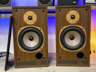 Mercury M20 Bookshelf speakers 831375 1