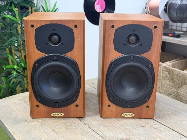 Revolution r1 Speakers 000179P